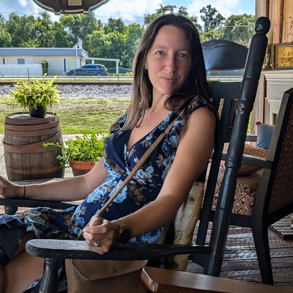 Meet your Posher, Kate - Picture 1 of 2